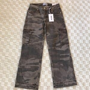 Disclosure NWOT Low Rise Camo Cargo Wide-Leg Jeans